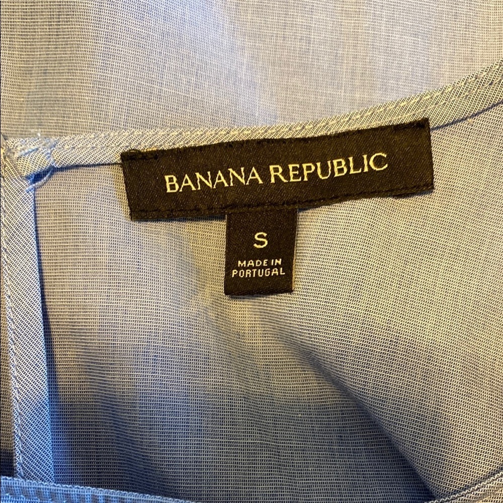 Banana Republic Blue Blouse | Long Sleeve Pearl Cuff | Preppy Classic | Size S - Picture 7 of 9